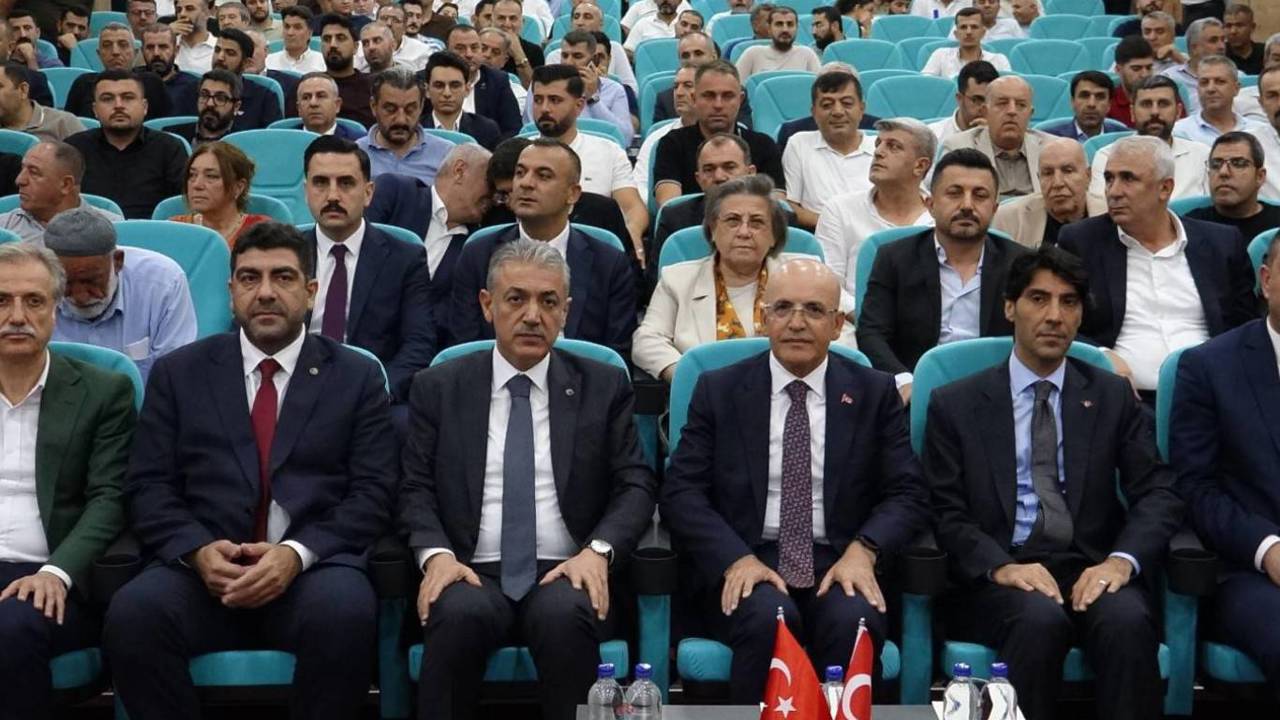 Hazine ve Maliye Bakanı Şimşek Mardin'de iş insanlarıyla buluştu
