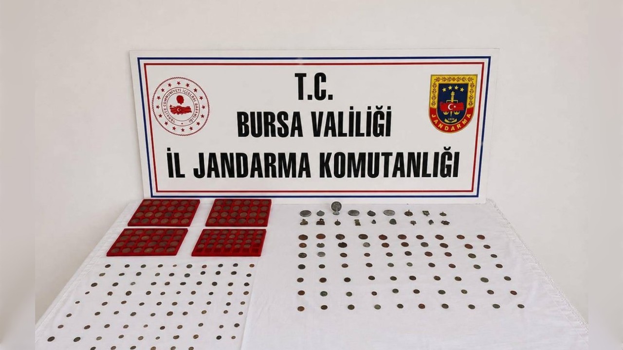 Bursa'da tarihi eser operasyonu: 273 sikke ve 18 tarihi obje ele geçirildi