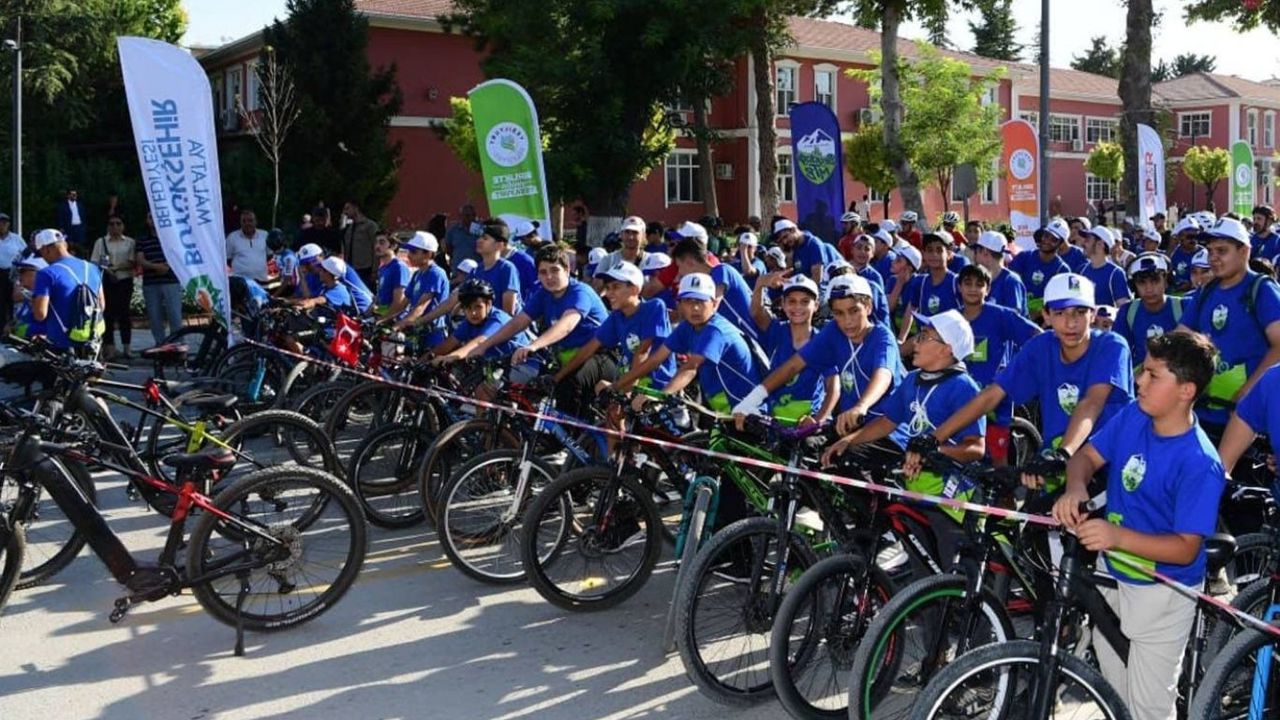 Malatya'da Uluslararası Beydağı Dağ Bisikleti Yarışı kortejle başladı