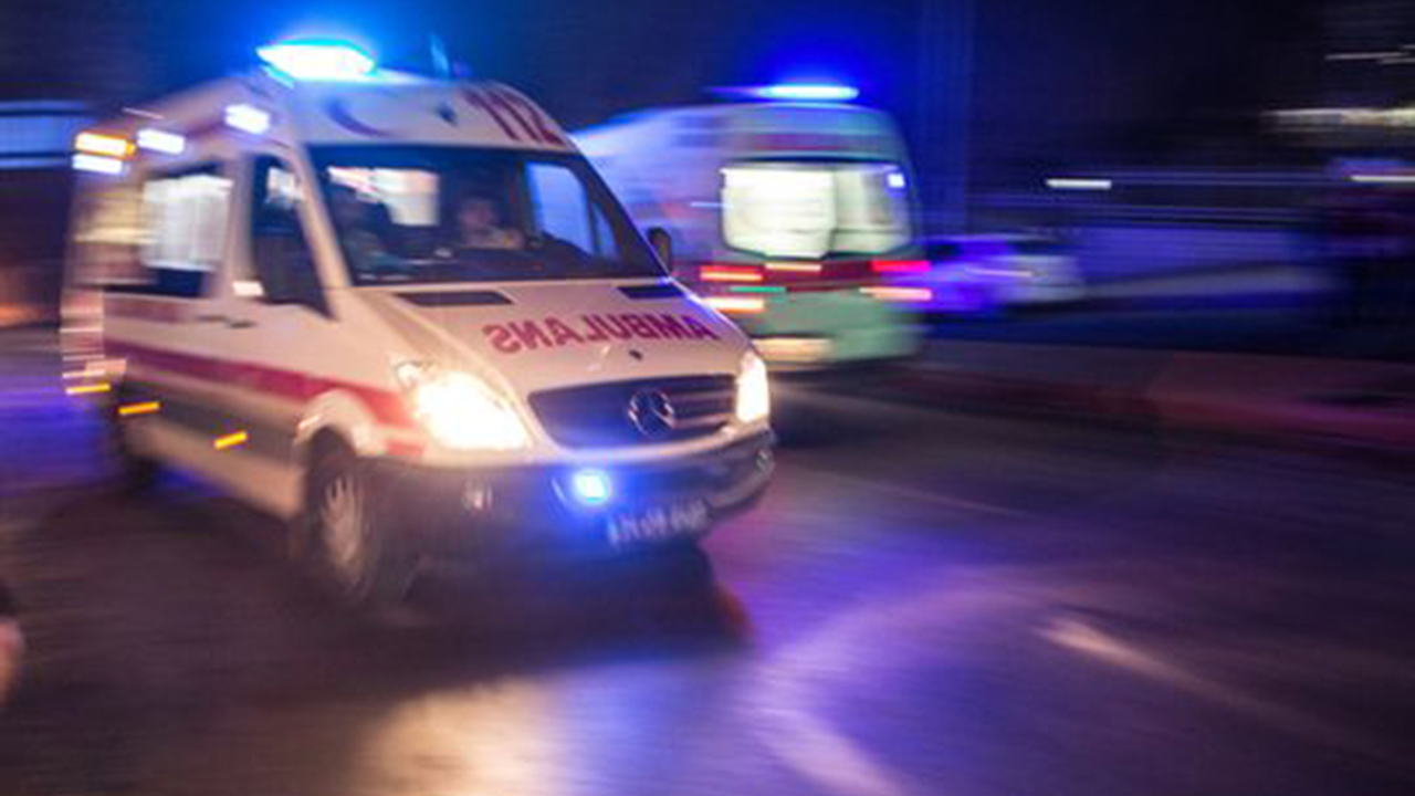 Afyonkarahisar'da otomobil şarampole devrildi: 2 ölü, 2 yaralı