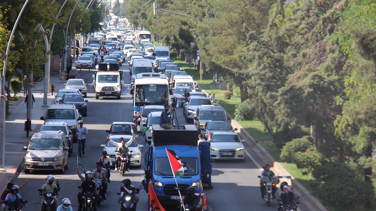 Bosna Hersek'ten yola çıkan Filistin Konvoyu Diyarbakır'da coşkuyla karşılandı