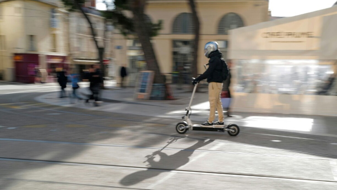 Fransa'da elektrikli scooterlarda yeni dönem: Kazalar yüzde 33 artınca hükümet harekete geçti