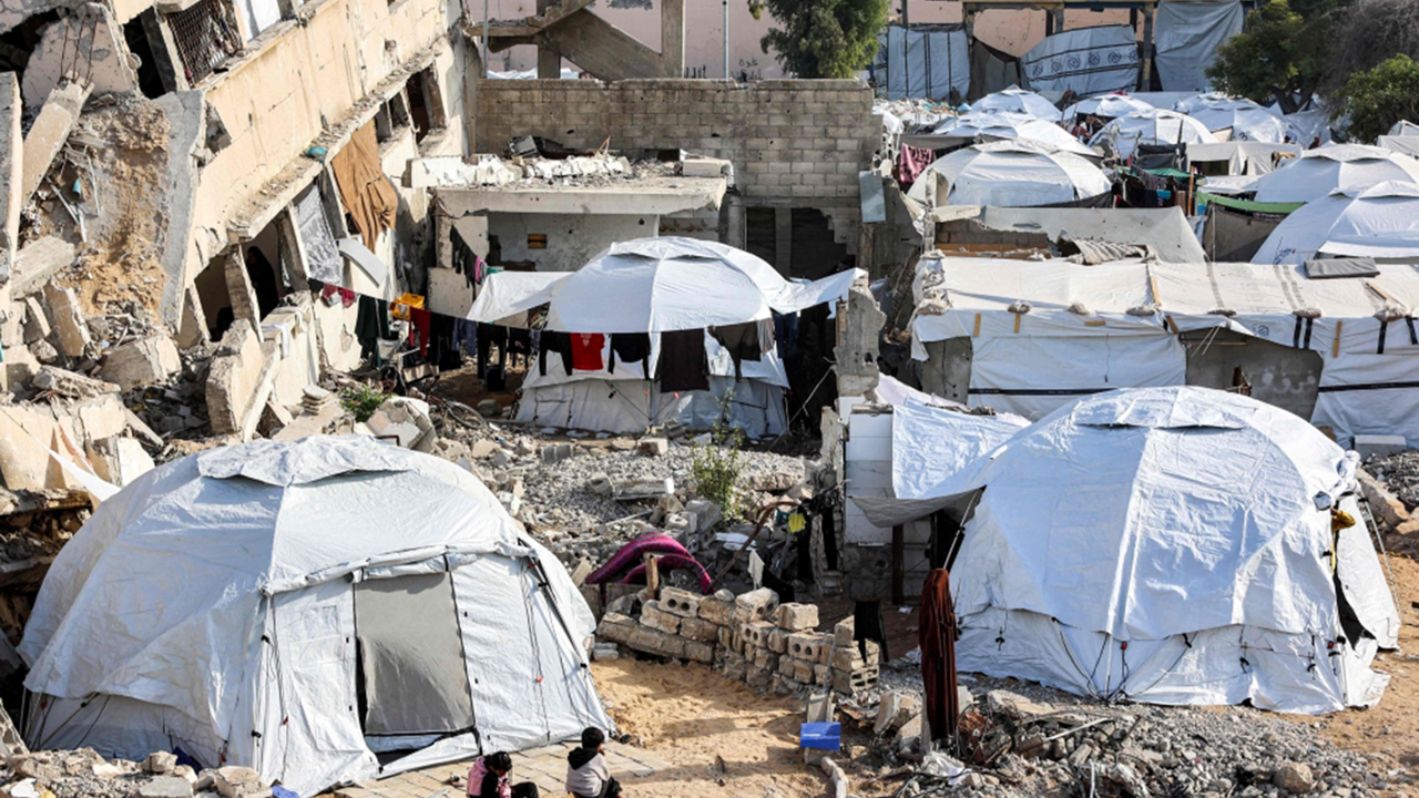 Abluka altındaki Gazze'de halk kavurucu sıcaklarda hayatta kalma mücadelesi veriyor