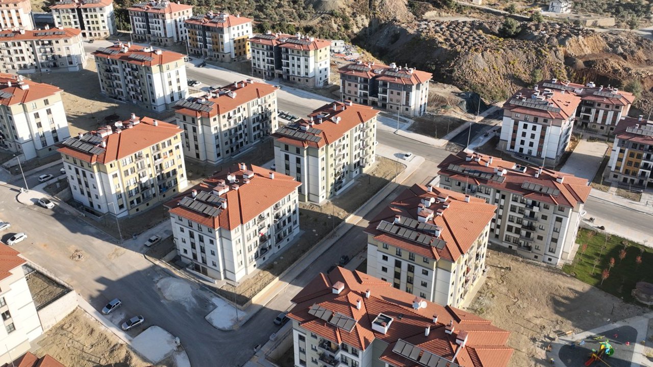 Çevre, Şehircilik Bakanlığı: Deprem bölgesinde 2 yılda 455 bin 357 bağımsız bölüm teslim edildi