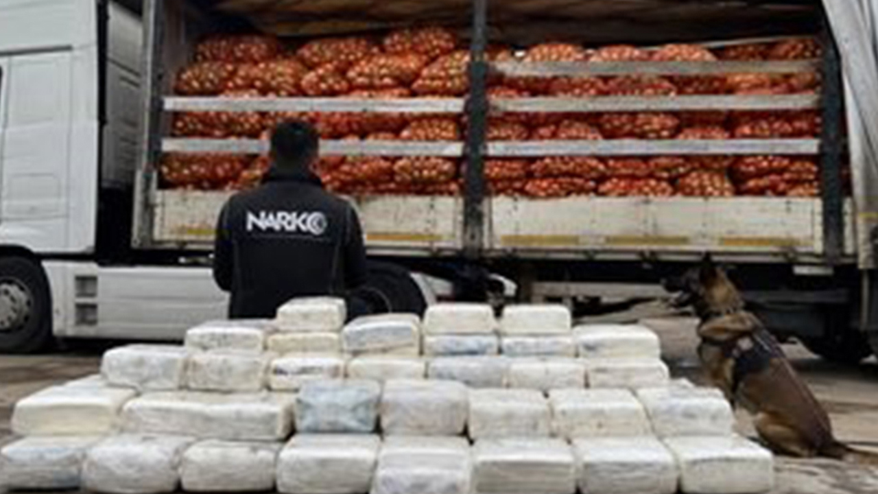 Soğan yüklü tırdan 150 kilo metamfetamin çıktı: 2 gözaltı