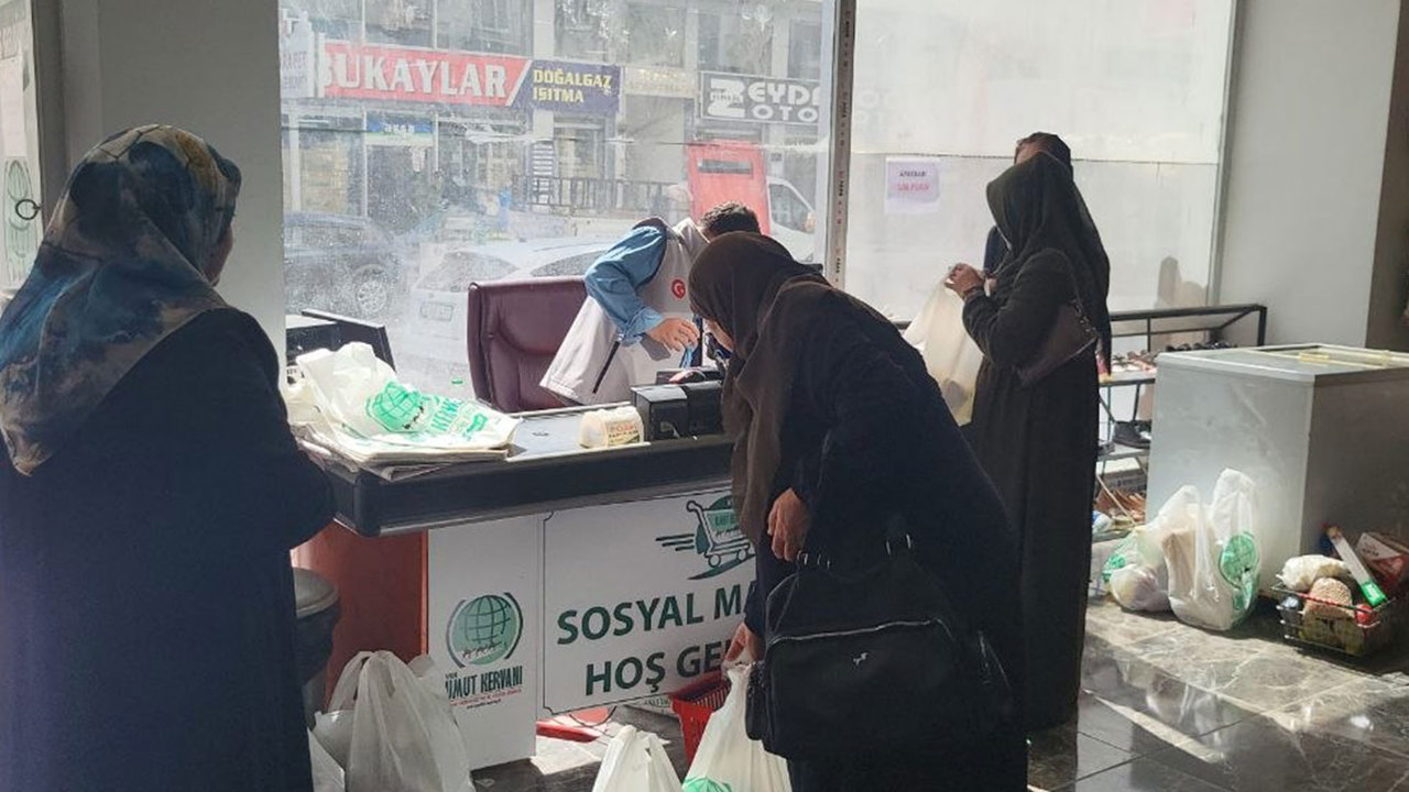 Van'da Umut Kervanı'ndan ihtiyaç sahibi ailelere yardım 