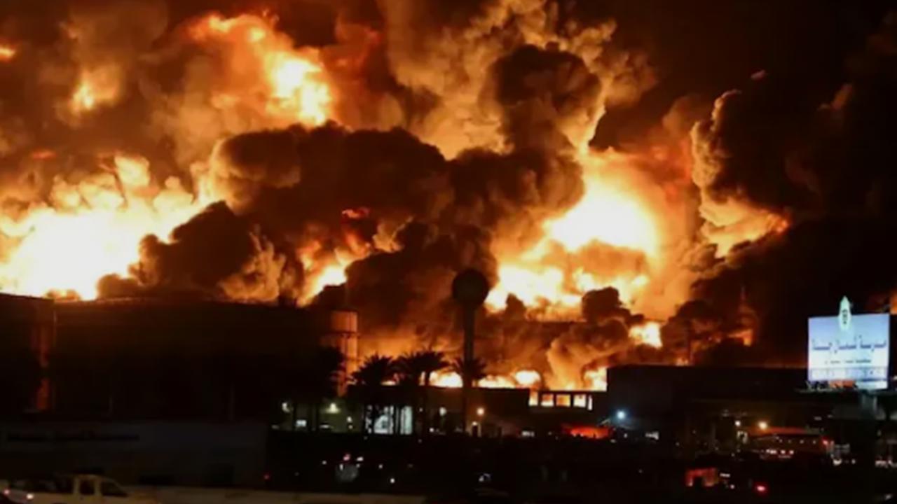Suudi Arabistan'da mobilya fabrikasında yangın: 16 işçi hayatını kaybetti