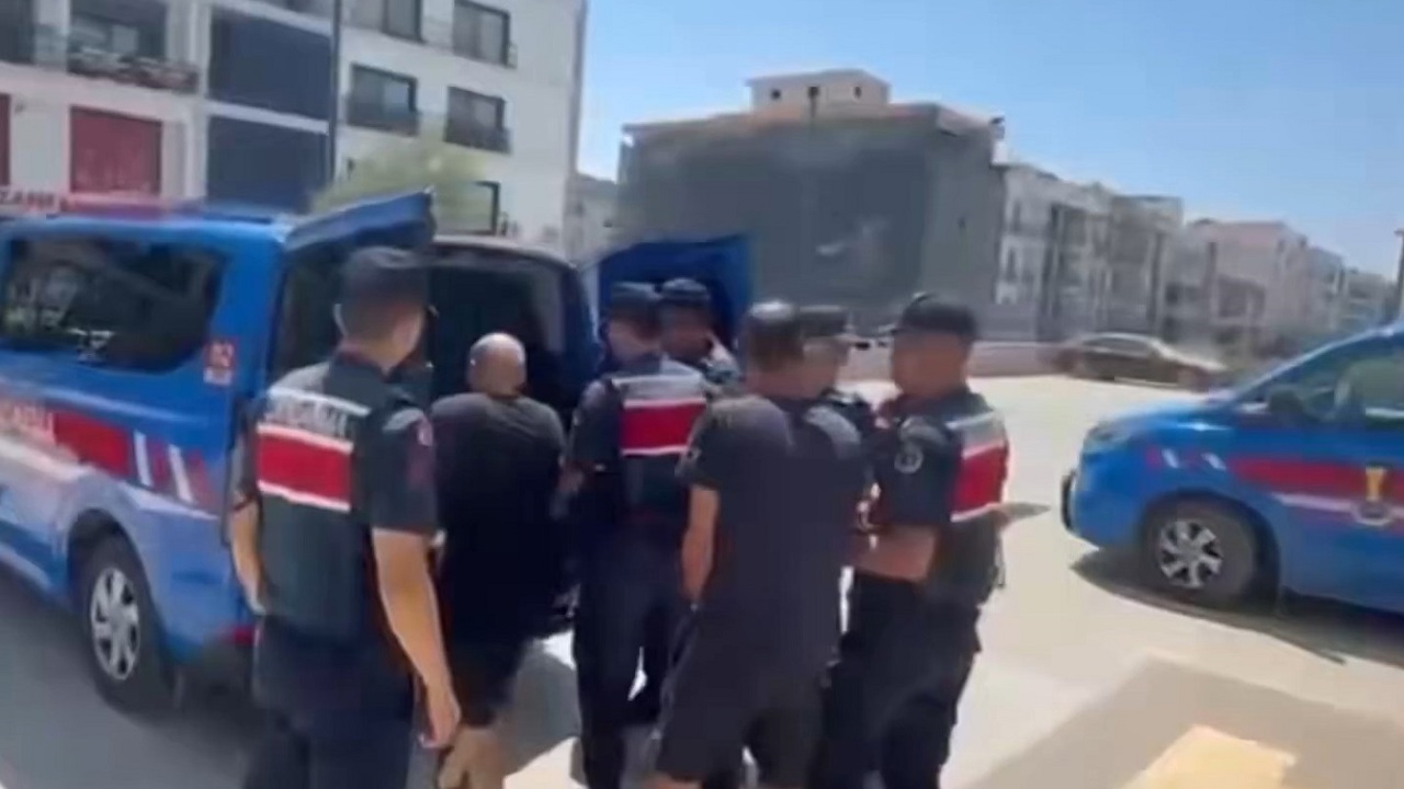 İzmir ve Muğla'da göçmen kaçakçılığı operasyonu: 9 gözaltı