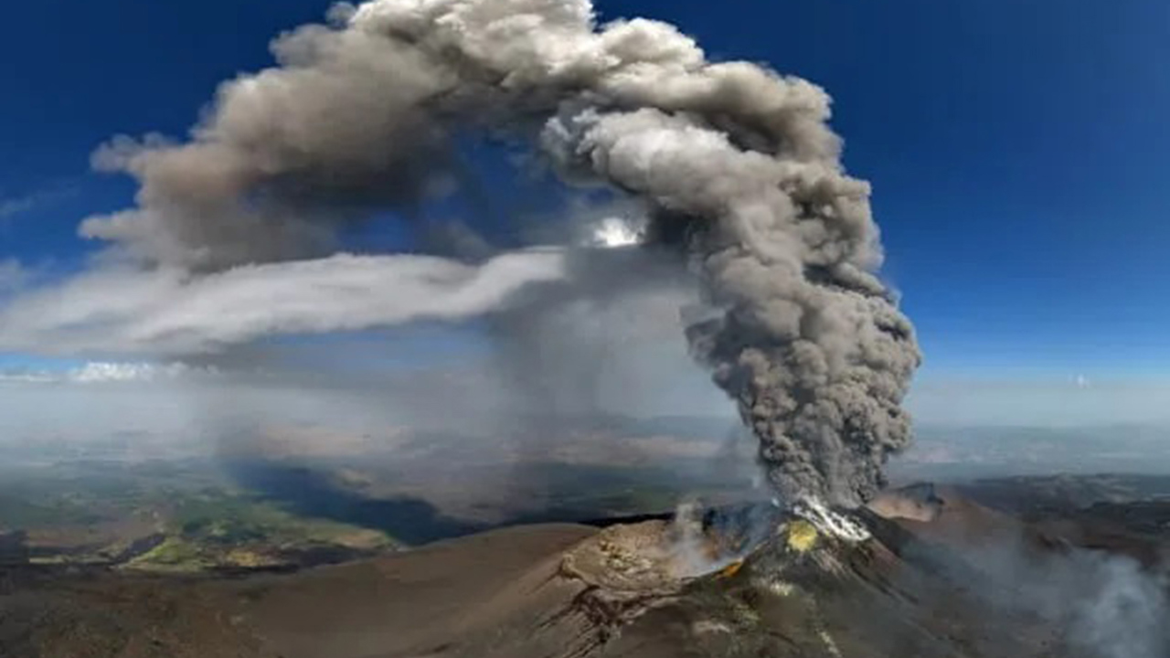 Etna yeniden patladı: Kül bulutu nedeniyle uçuşlar durduruldu