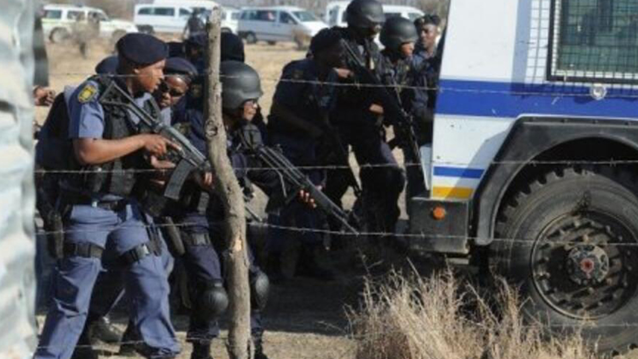 Güney Afrika Cumhuriyeti'nde güvenlik güçlerine saldrı: 2'si polis 4 ölü