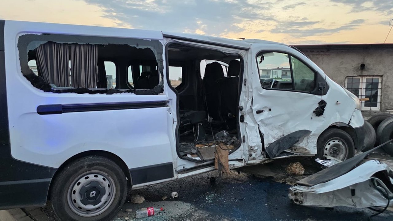 Batman’da iki minibüs çarpıştı: 9 yaralı