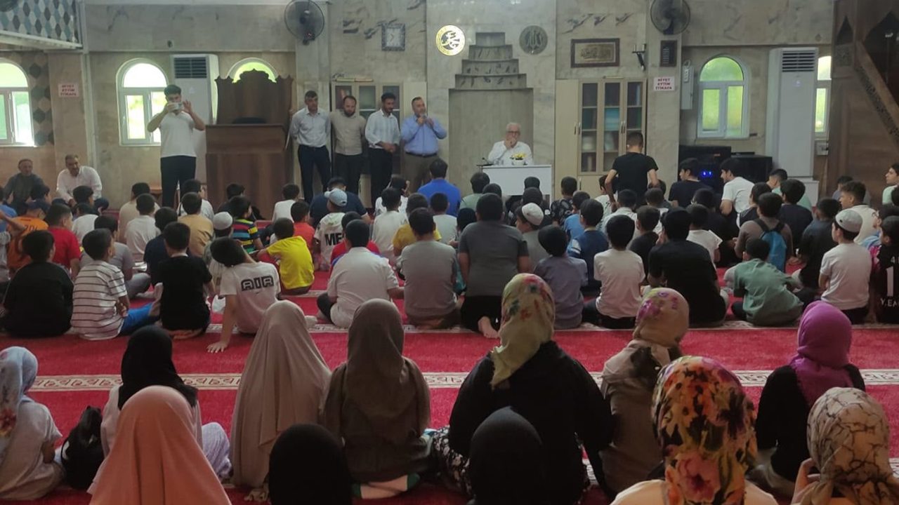 Siirt’te yaz Kur’an kursları bilgi yarışmasında başarılı öğrenciler ödüllendirildi