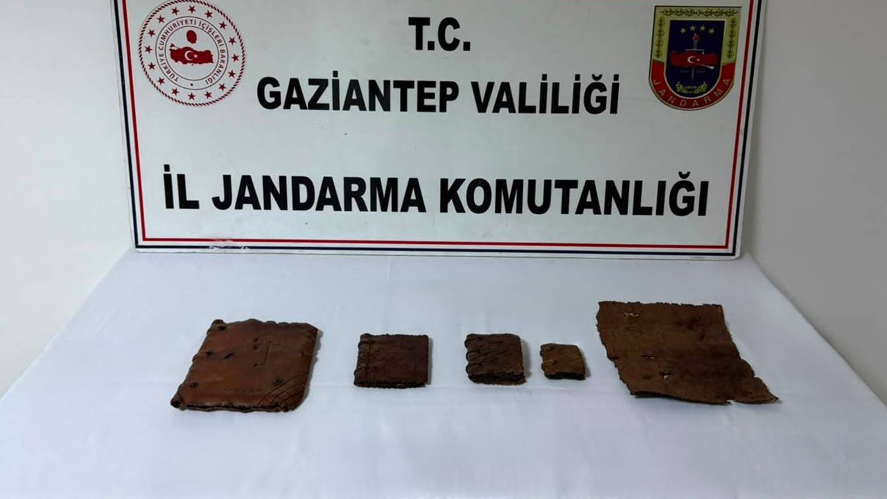 Gaziantep'te İbranice yazılı 5 kitap ele geçirildi