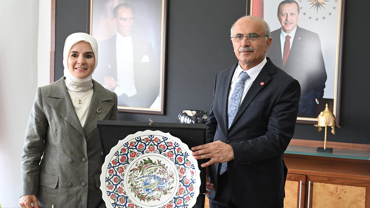 Bakan Göktaş'tan Malatya Şehir Kütüphanesine övgü