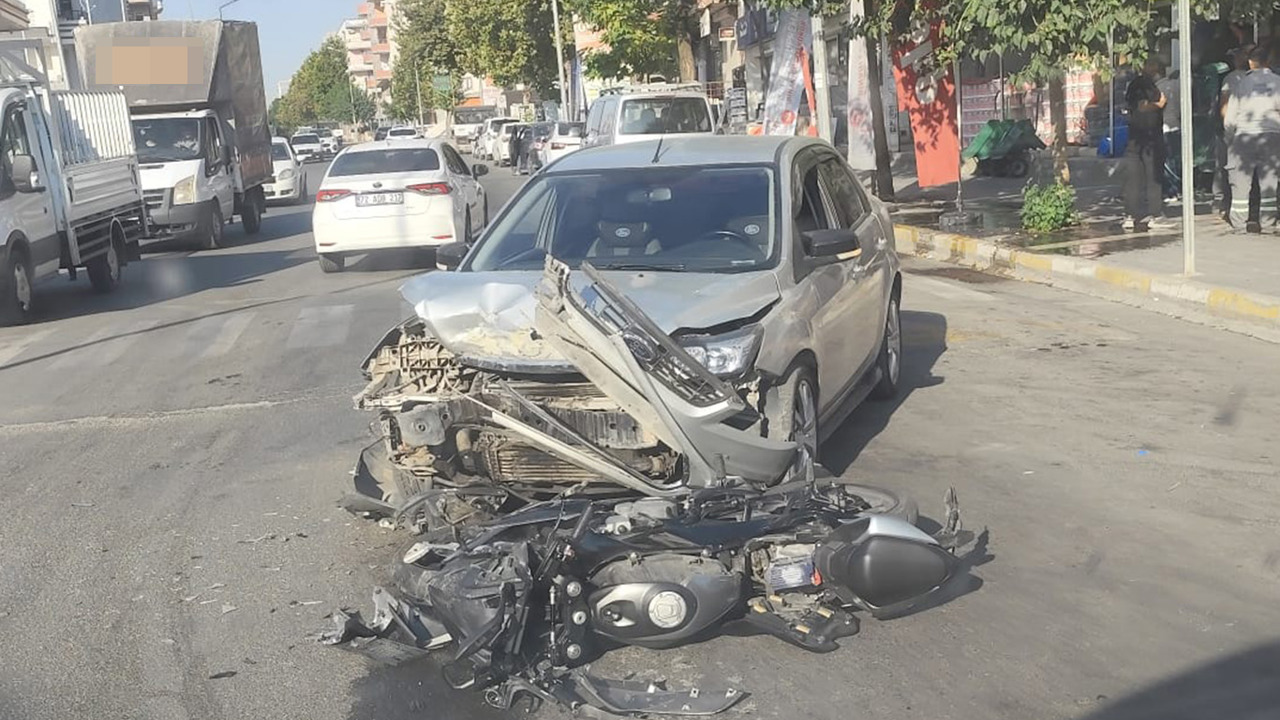 Batman'da otomobil ile motosiklet çarpıştı: Bir ağır yaralı
