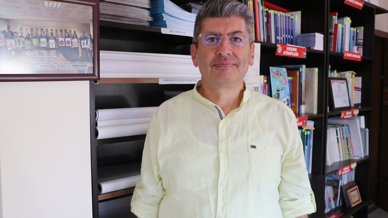 Artan trafik yoğunluğuna karşı sürücülere güvenli sürüş uyarısı