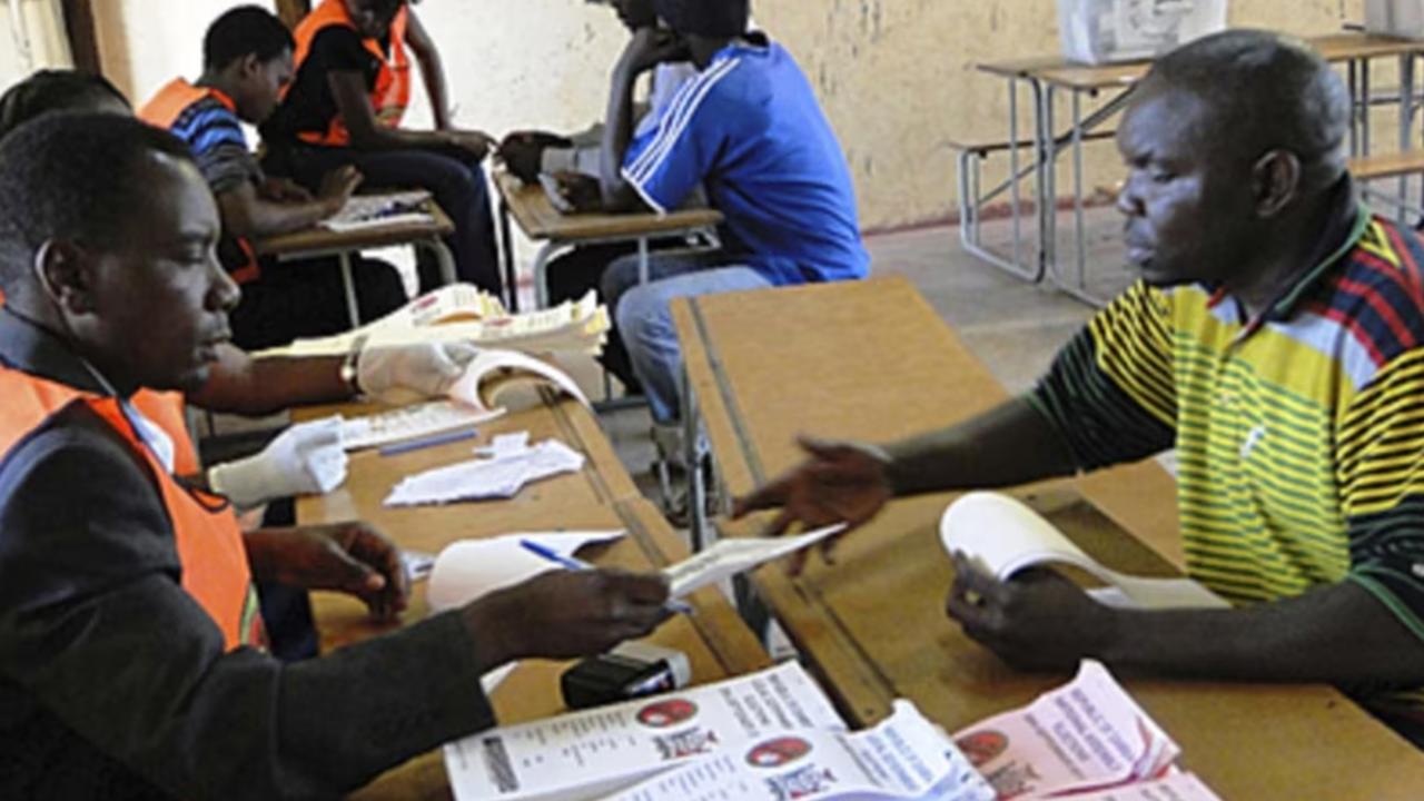 Zambiya'da halk genel seçim için sandık başında
