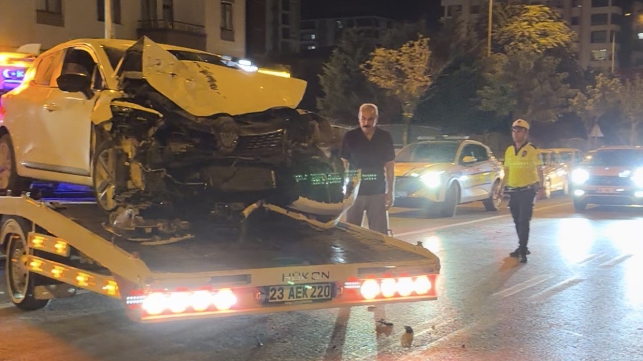 Malatya’nın Yeşilyurt ilçesinde pikap ile otomobilin çarpıştığı trafik kazasında