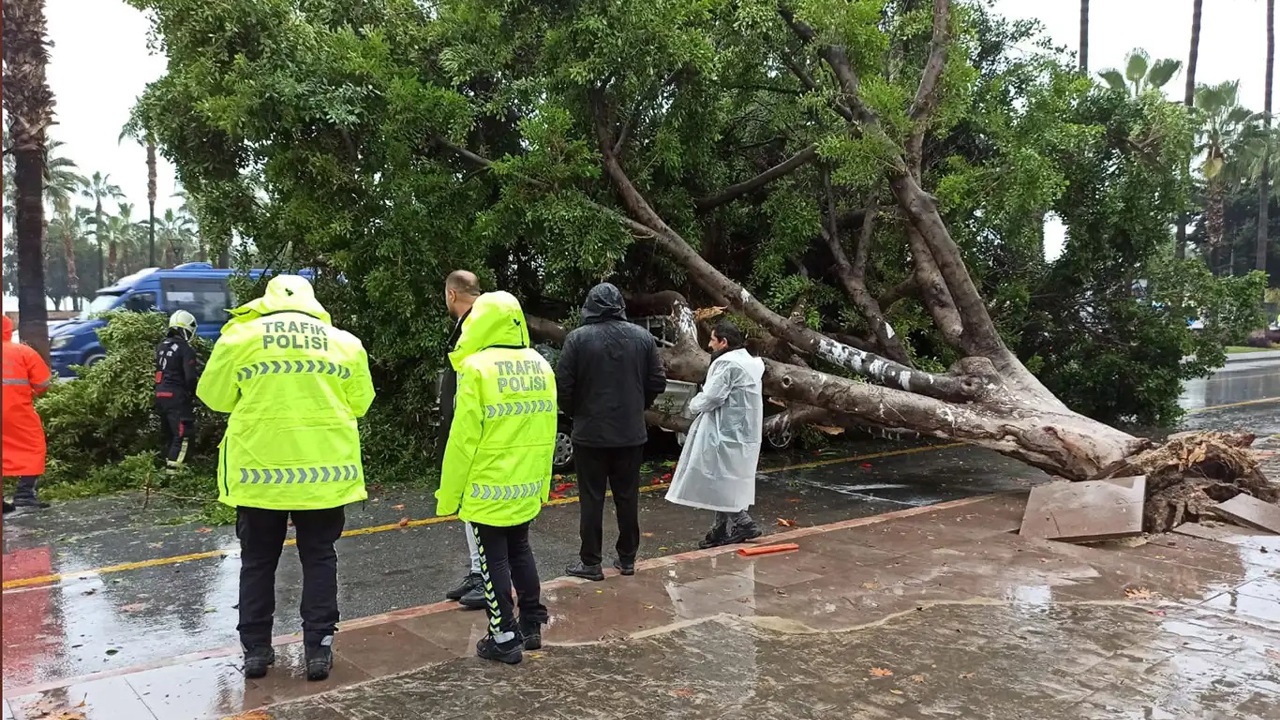 Meteoroloji uyardı: Kuvvetli yağış ve fırtına bekleniyor