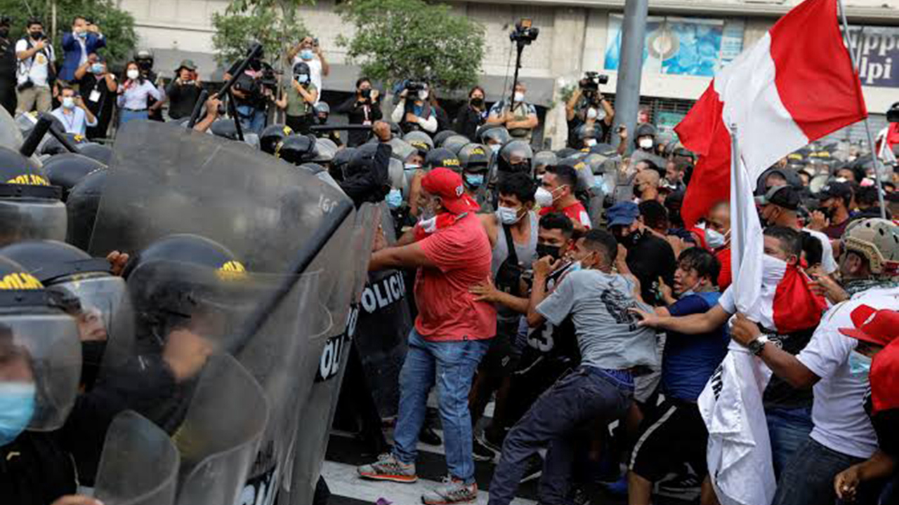 Peru'da Fujimori hükümetine ilk protesto dalgası: Akaryakıt zammı halkı sokağa döktü