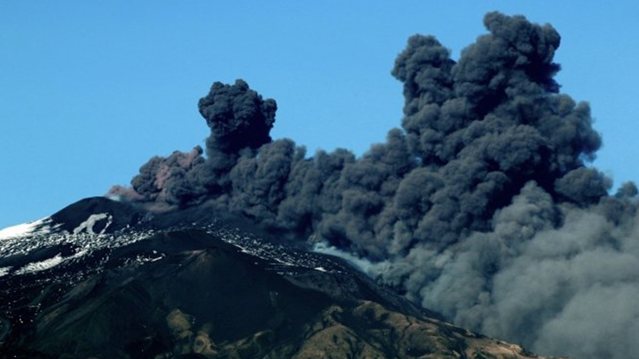 Etna'dan yayılan kül bulutu Akdeniz'de kıtalararası bir krize dönüştü