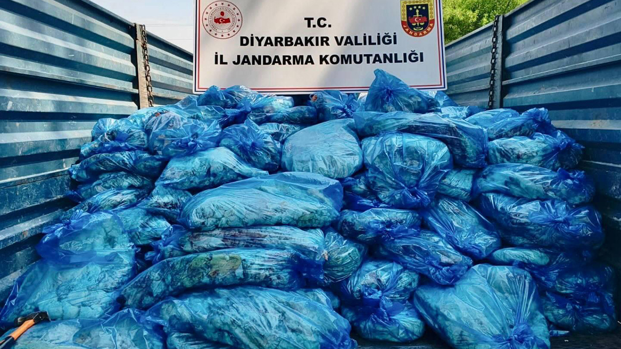 Sağlığa elverişsiz 3 ton hayvansal iç yağ ele geçirildi