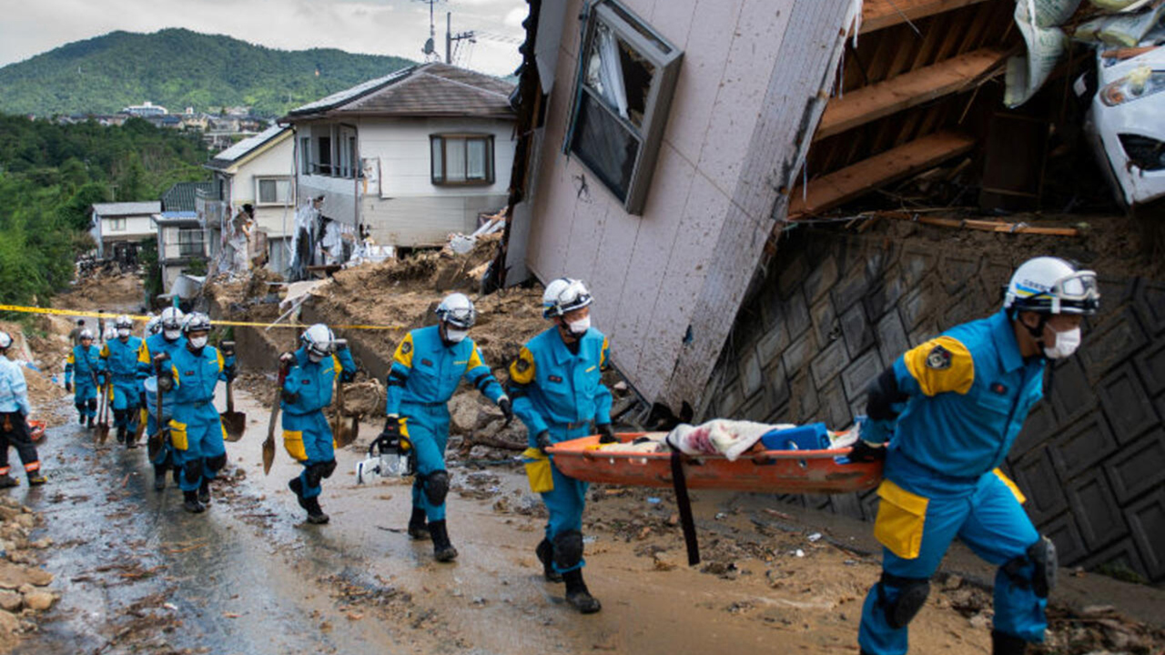 Japonya'da sel ve heyelan felaketi: 8 ölü, 400 bin kişiye tahliye uyarısı