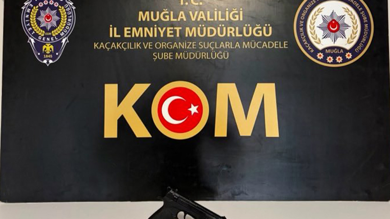 Muğla’da sosyal medyada suç örgütünü öven şüphelinin evinde kurusıkı tabanca ele geçirildi