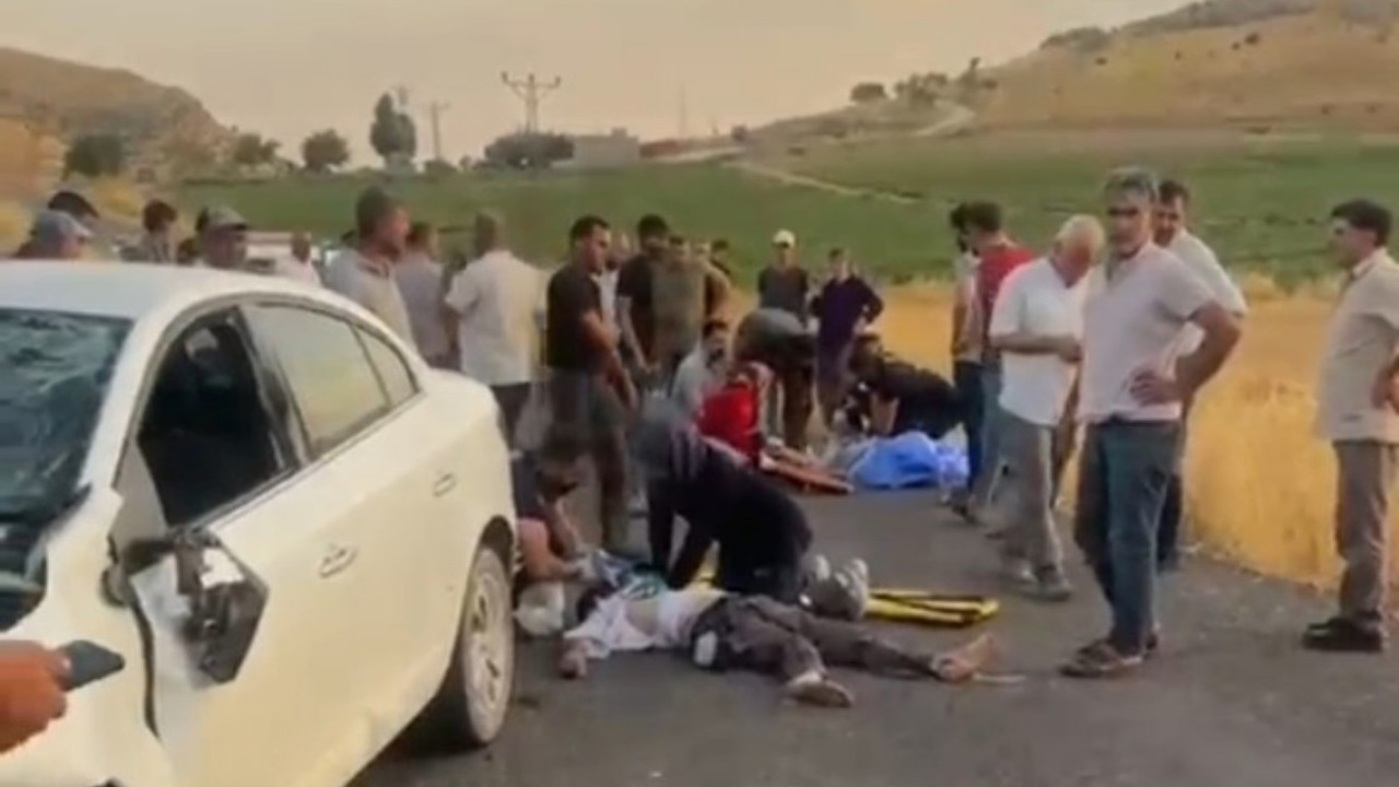 Mardin’de otomobil ile  motosiklet kafa kafaya çarpıştı: 2 ölü