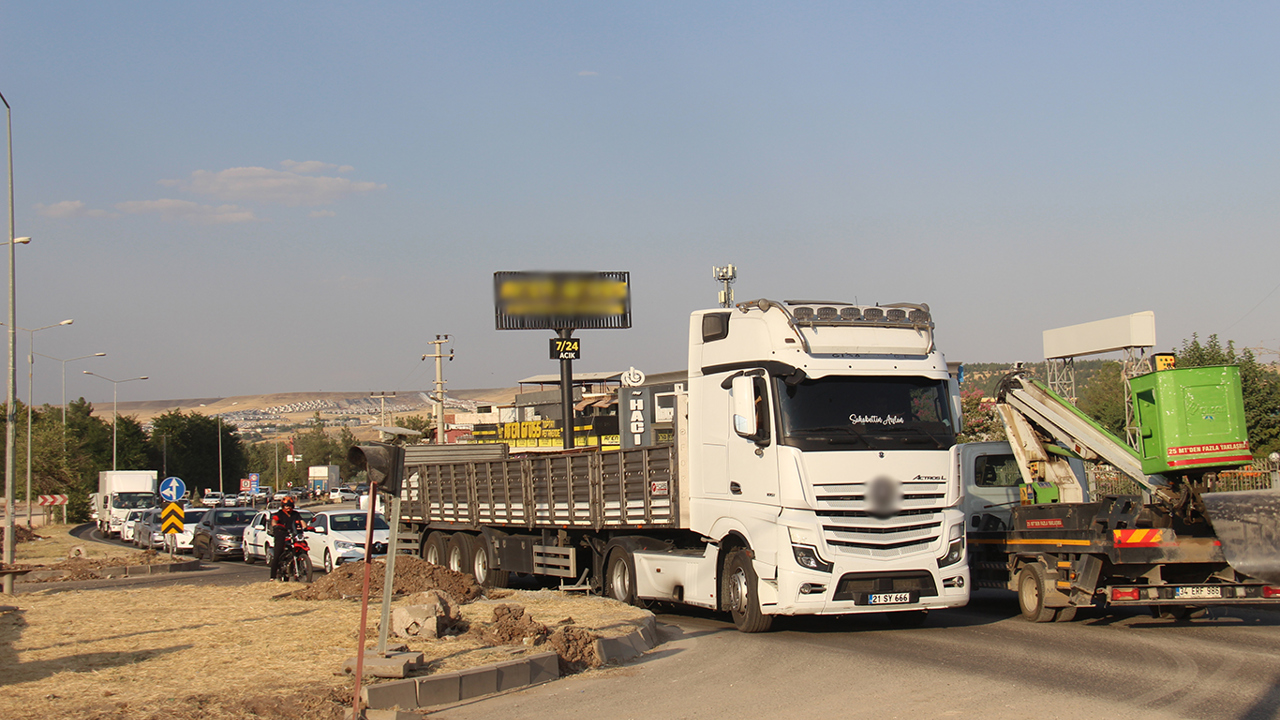 Diyarbakır'da bitmeyen yol çilesi: Seyrantepe trafiği yılan hikayesine döndü