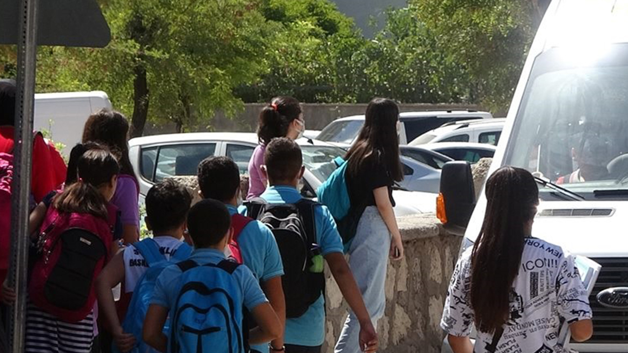 Siirt'te taşımalı eğitim belirsizliği: Öğrenciler okullarına nasıl ulaşacak?