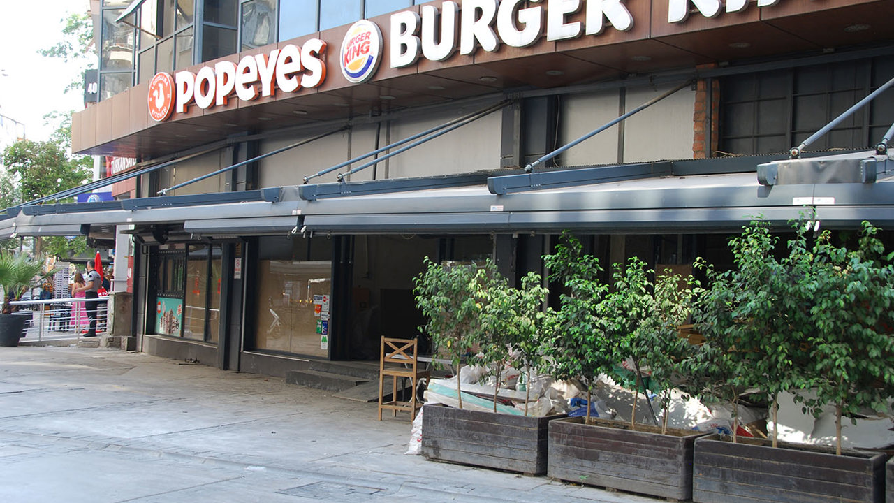 Boykot duyarlılığı sonuç verdi: İzmir'de boykot edilen Burger King şubesi kapandı