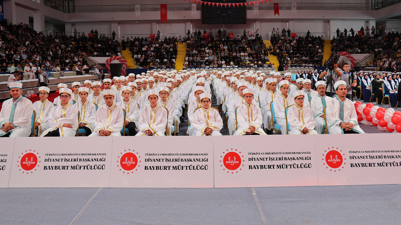 Bayburt’ta 246 öğrenci hafızlık icazeti aldı