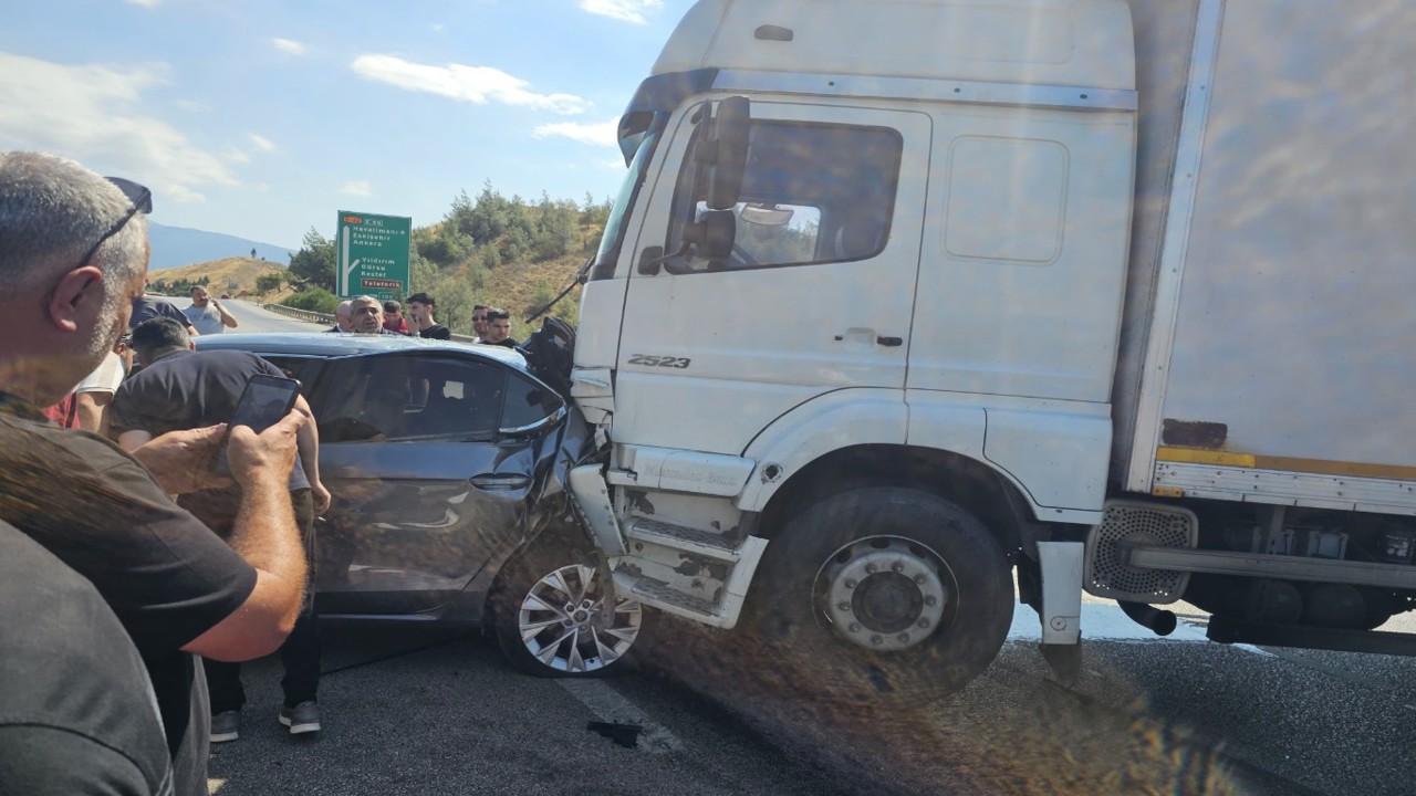 Bursa’da trafik kazası: Abdullah Sert Hoca'nın eşi hayatını kaybetti