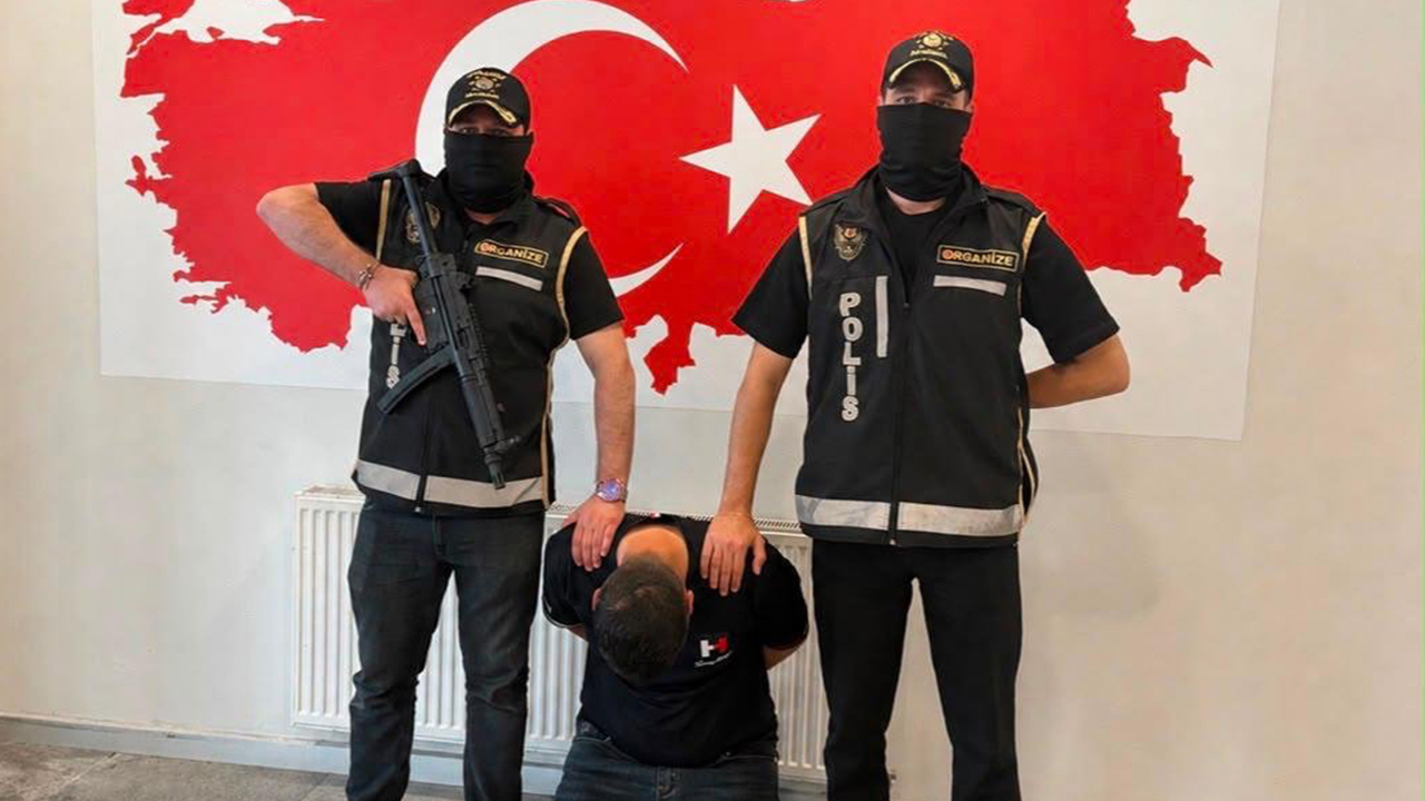 Azerbaycan'da yakalanan suç örgütü şüphelisi Türkiye'ye getirildi