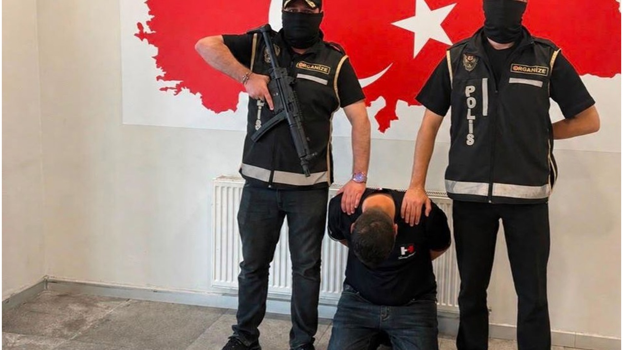 Azerbaycan'da yakalanan suç örgütü üyesi Türkiye'ye getirildi