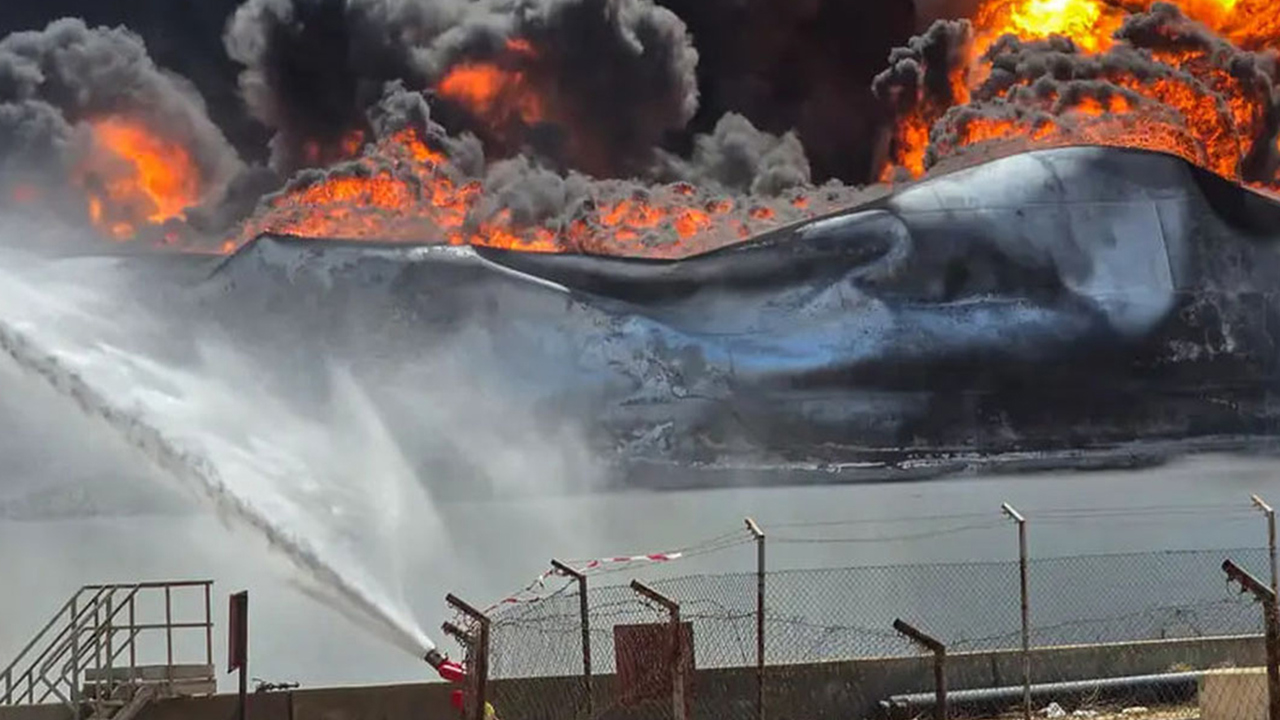 Libya'da elektrik santrali ve petrol tesislerinde patlamanın ardından elektrik kesintisi
