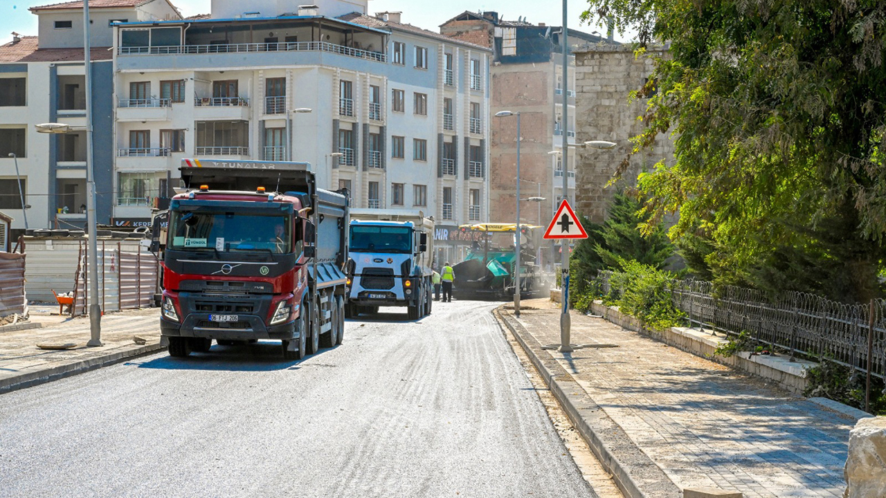 Malatya'da 95 noktada yol çalışması sürüyor