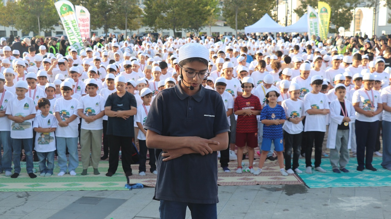 "Hayat Namazla Güzeldir" programı İstanbul'da yoğun katılımla gerçekleşti
