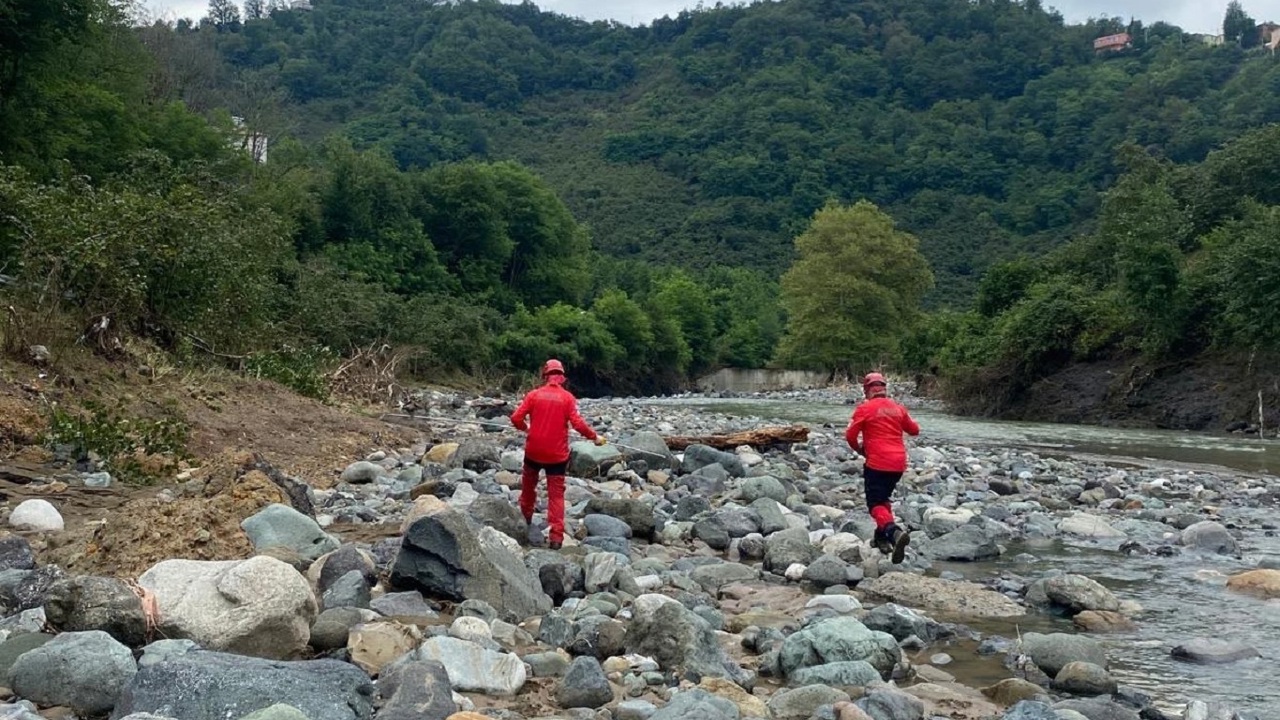 Giresun'da sele kapılan dayı ve yeğeni için arama çalışmaları 4. gününde