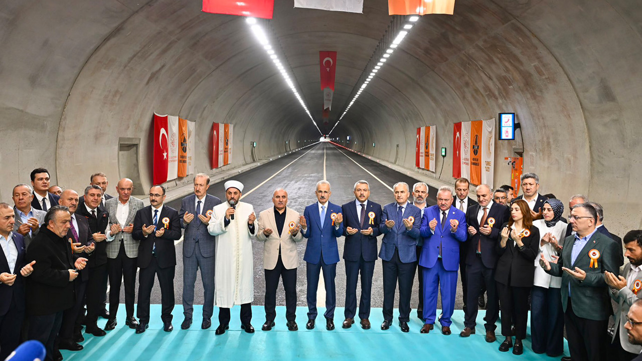 Çamlıhemşin Tünelli Geçişi hizmete açıldı
