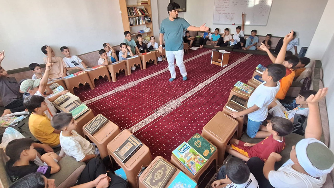 Şanlıurfa'da çocuklar yaz tatilinde Kur'an-ı Kerim öğreniyor