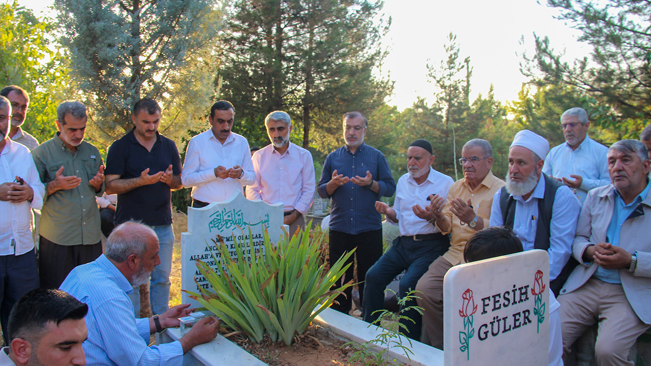 Fesih Güler Hoca vefatının 6'ncı yıl dönümünde kabri başında anıldı