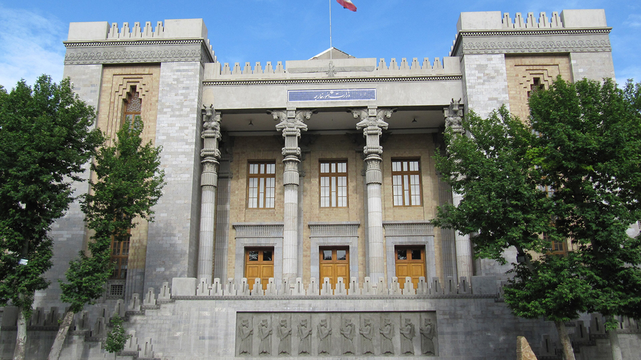 Uluslararası hukuku ihlal eden Fransız diplomatlar İran'a giriş yapamayacak