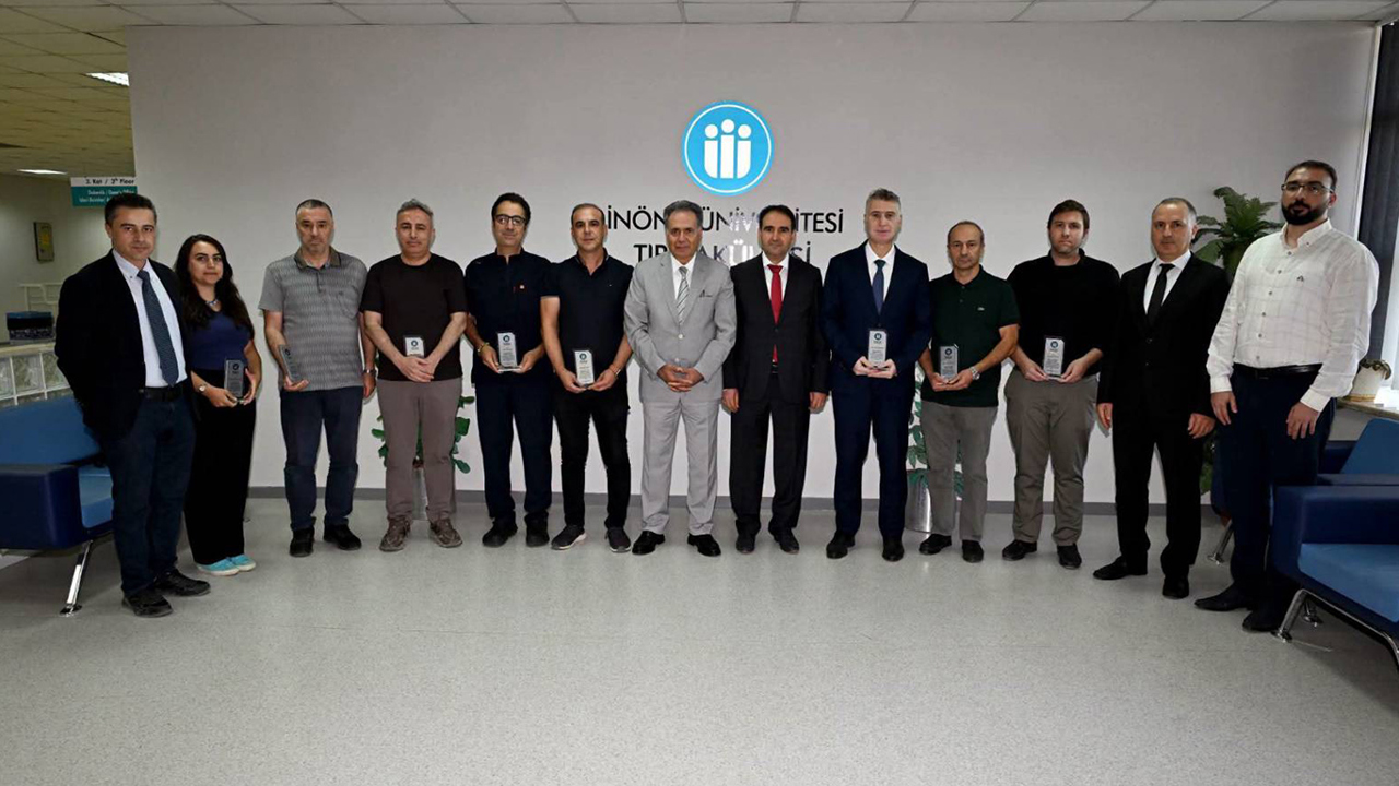 İnönü Üniversitesi'nde bilimsel başarı gösteren akademisyenler ödüllendirildi