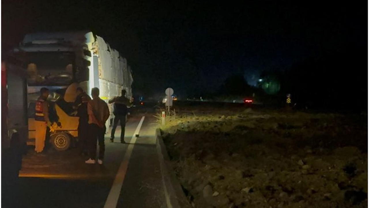 Kastamonu'da otomobil ile tır çarpıştı: 2 ölü