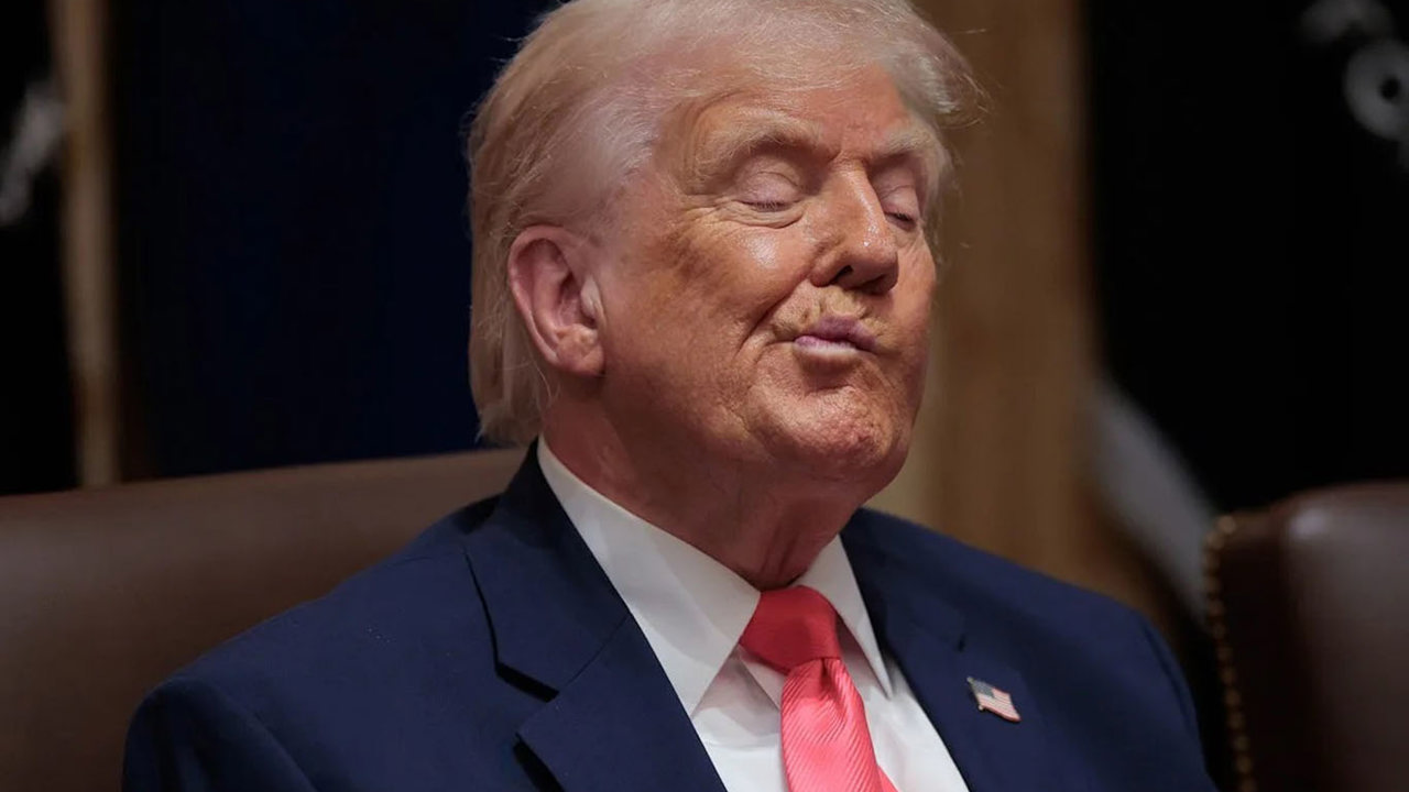 Trump, Kanada'ya uygulanacak yüzde 50 gümrük vergisini 3 günlük askıya aldı