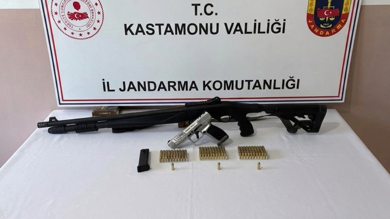 Kastamonu’da ruhsatsız silah operasyonunda 3 tabanca ve 2 av tüfeği ele geçirildi