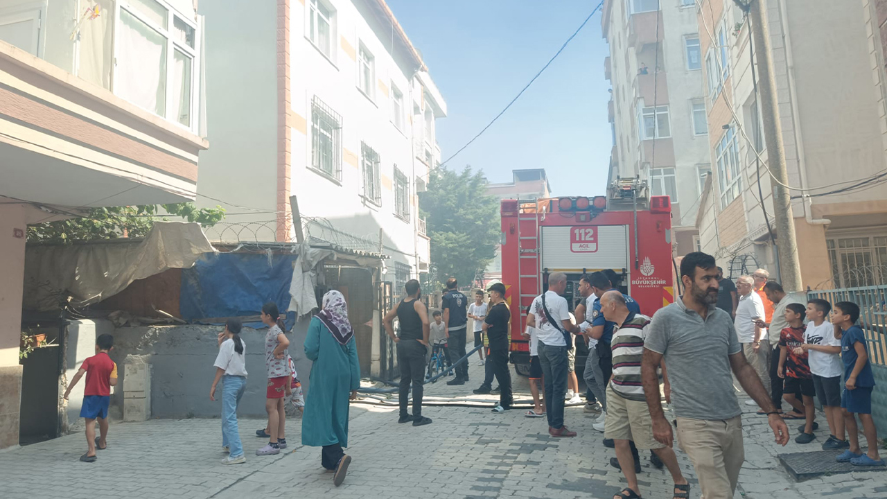 Küçükçekmece'de yangın paniği