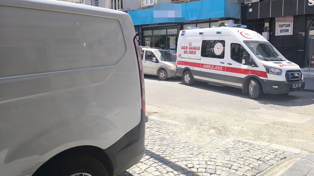 Park edilen araçlar ambulansın hastaya ulaşmasını engelledi
